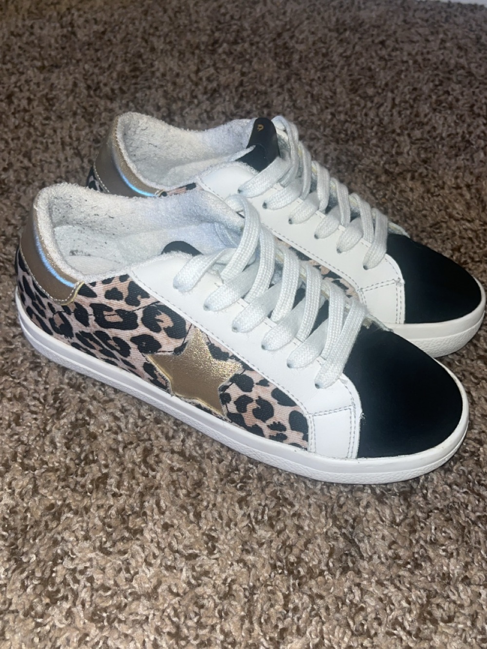Women's White & Black Casual Leopard Star Sneakers